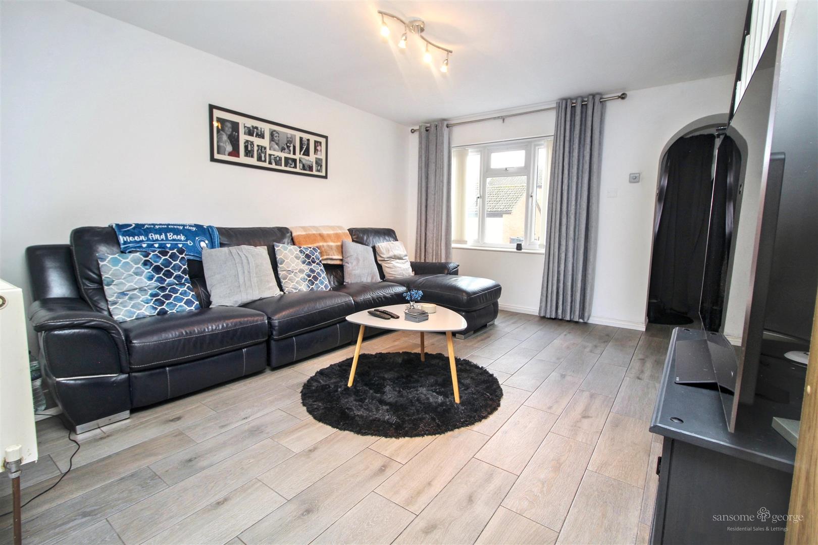 3 bed property in Pemberton Gardens, Reading